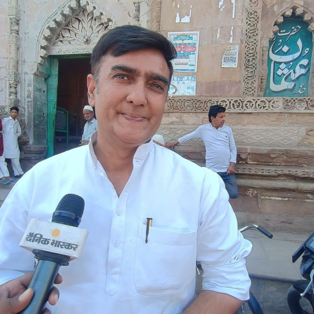 सपा प्रवक्ता आमिक जामोई ने चुनाव आयोग पर आरोप लगाया:कहा- मतदाता सूची में गड़बड़ी हुइ, भाजपा एजेंट के रूप में काम किया