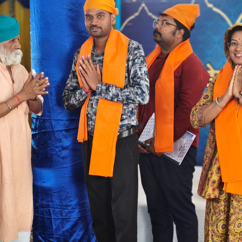 लक्ष्मीपुर गुरुद्वारा की अमूल्य धरोहर का होगी डिजिटलीकरण:  कला एवं संस्कृति विभाग के अधिकारियों ने गुरु गोविंद सिंह जी के ऐतिहासिक हुकूमनामे का अवलोकन किया – Barari News