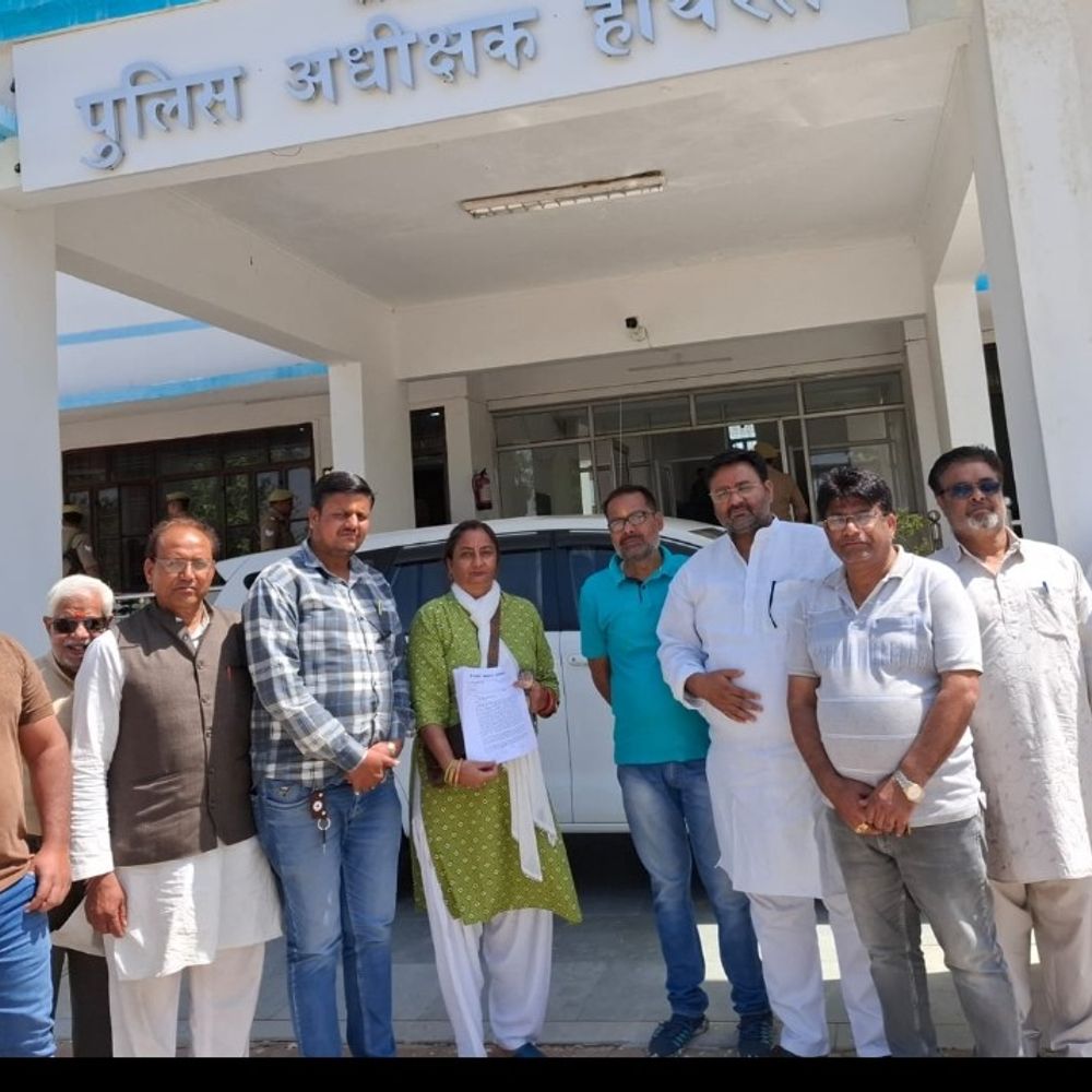 हाथरस में ब्राह्मण महासभा ने दिया ज्ञापन:आयुर्वेदिक फैक्ट्री विवाद मुकदमे की निष्पक्ष जांच की मांग, फैक्ट्री मालकिन ने चौथ मांगने का दर्ज कराया था मुकदमा