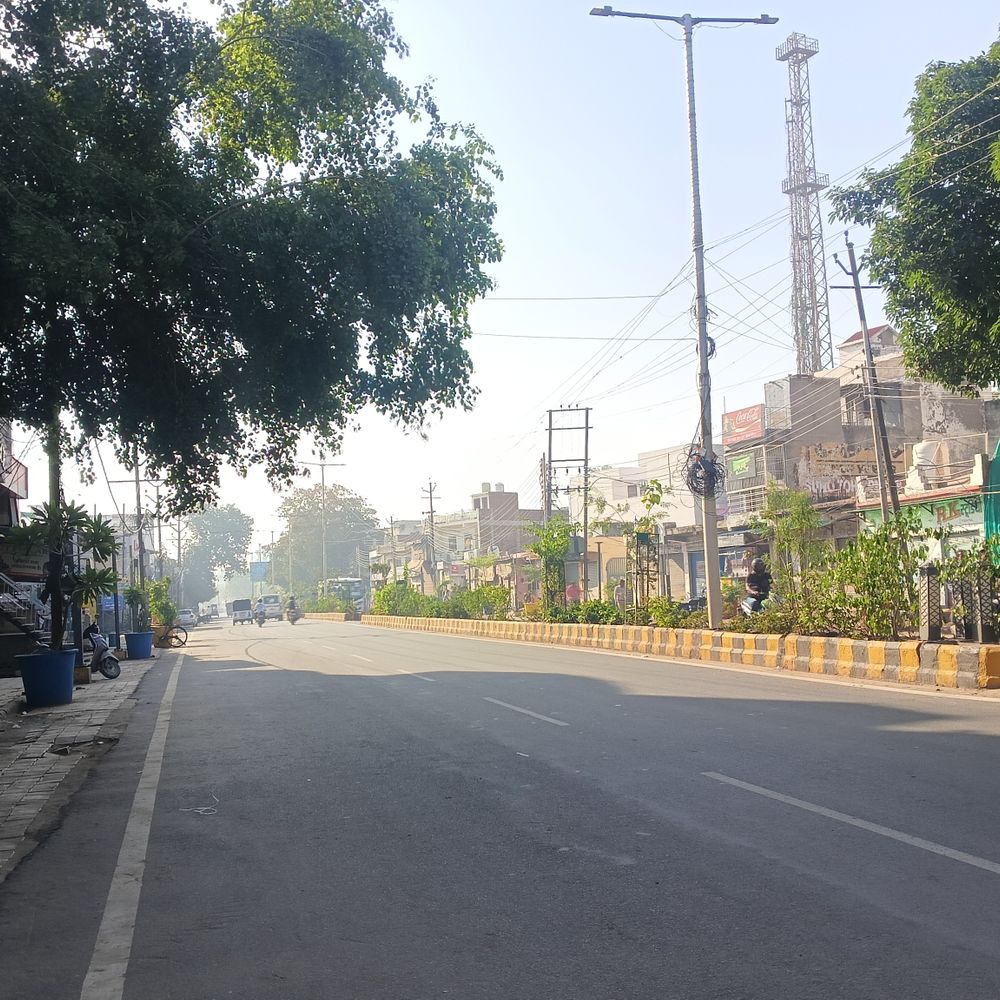 आगरा में पिछले दिनों हुई बारिश से ठंडक:दिन में तेज धूप करेगी परेशान, पारा 32°C रहने का है अनुमान