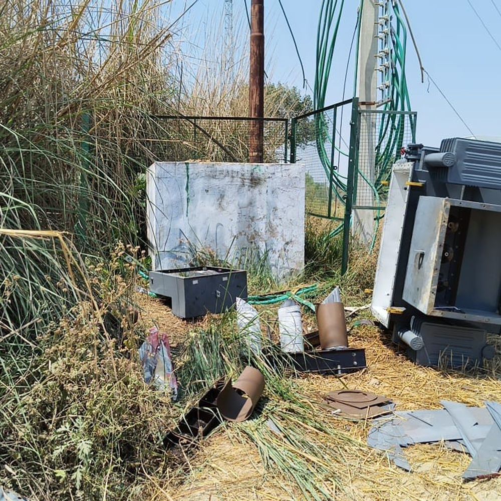 सुल्तानपुर में चोरों ने ट्रांसफार्मर खोखला किया:बिजली विभाग को लाखों का नुकसान, JE ने लिखाया एफआईआर; पुलिस जांच में जुटी