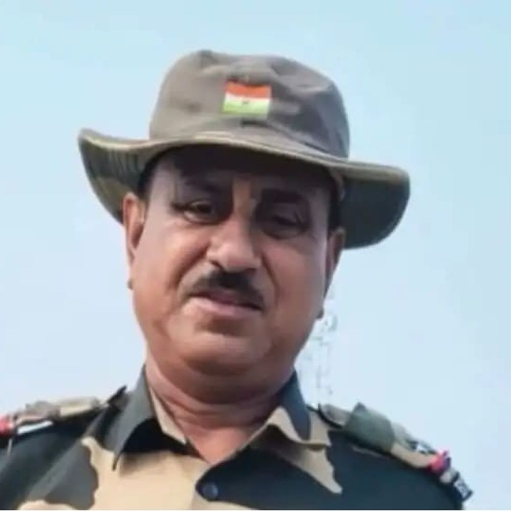 बीएसएफ एएसआई का सैन्य सम्मान के साथ अंतिम संस्कार:पश्चिम बंगाल चुनाव में ड्यूटी पर जाते समय हार्ट अटैक से हुआ था निधन