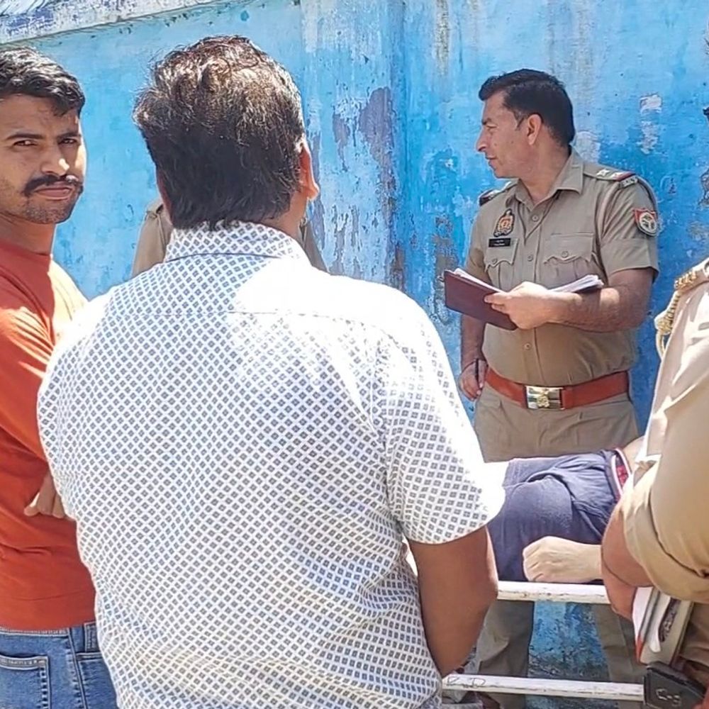 सरकारी आवास के बाथरूम में मिला डॉक्टर का शव:शरीर पर नहीं थे कपड़े, बदायूं जिला अस्पताल में एनेस्थीसिया विशेषज्ञ थे