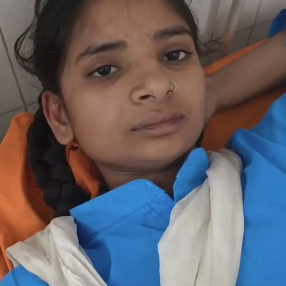 शिक्षिकाओं पर प्रताड़ना का आरोप, छात्रा की तबीयत बिगड़ी:सीतापुर के कस्तूरबा गांधी विद्यालय का मामला, सीएचसी में चल रहा उपचार