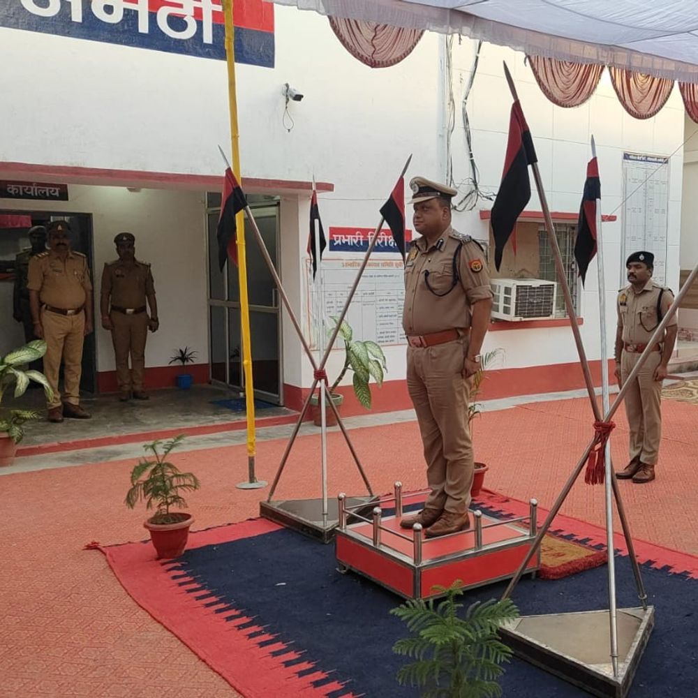 आईजी ने अमेठी कोतवाली का निरीक्षण किया:थानों में लंबित विवेचनाएं जल्द पूरी करने का दिया निर्देश, मॉनिटरिंग की जा रही