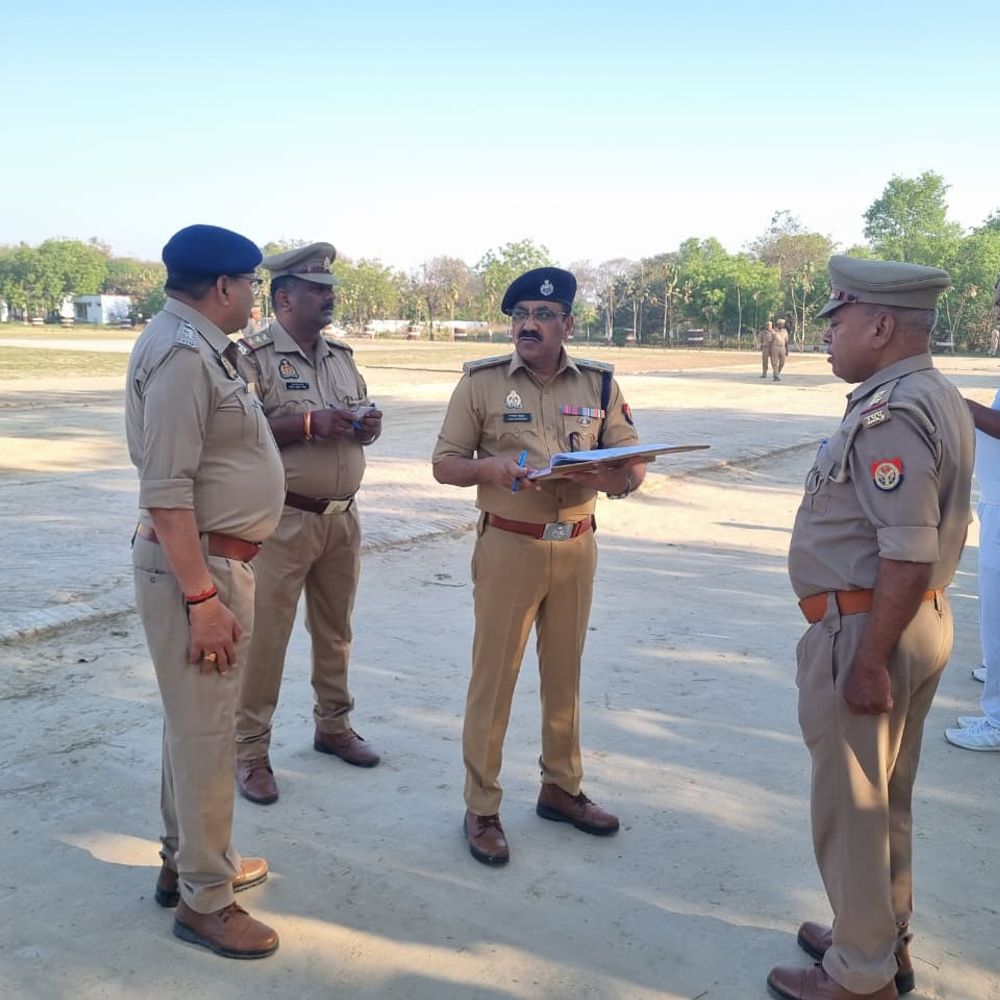पुलिस अधीक्षक ने परेड का निरीक्षण किया:दंगा नियंत्रण उपकरण सक्रिय रखने और पीआरवी वाहनों की जांच के निर्देश दिए