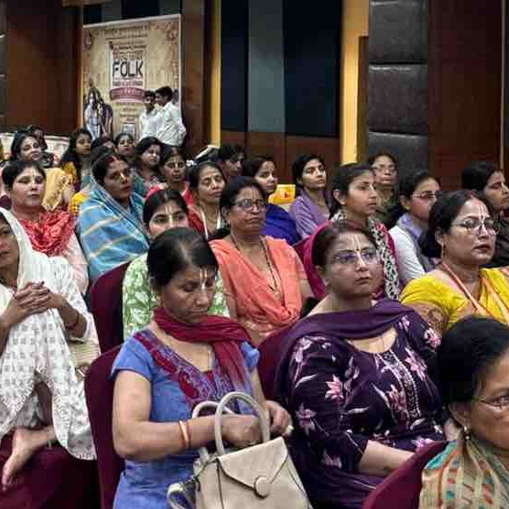 गोरखपुर में चित्रकूट प्रसंग के प्रवचन ने श्रद्धालुओं को जोड़ा:इस्कॉन की रामकथा में उमड़ी भीड़, 'विभीषण शरणागति' रहा मुख्य आकर्षण