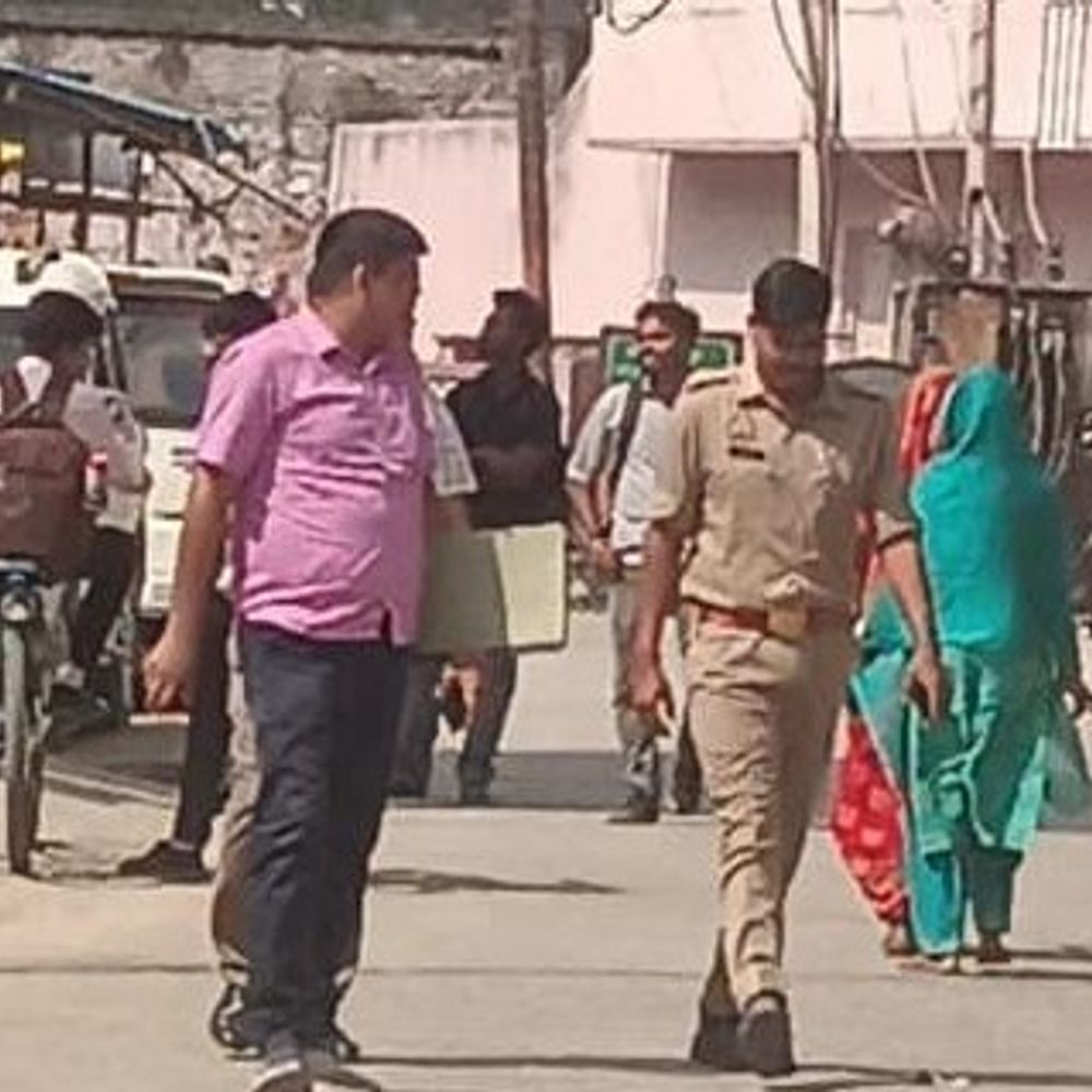 देवरिया में पूर्व नपा अध्यक्ष के घर विजिलेंस छापा:आय से अधिक संपत्ति की जांच तेज, अभिलेख खंगाले गए