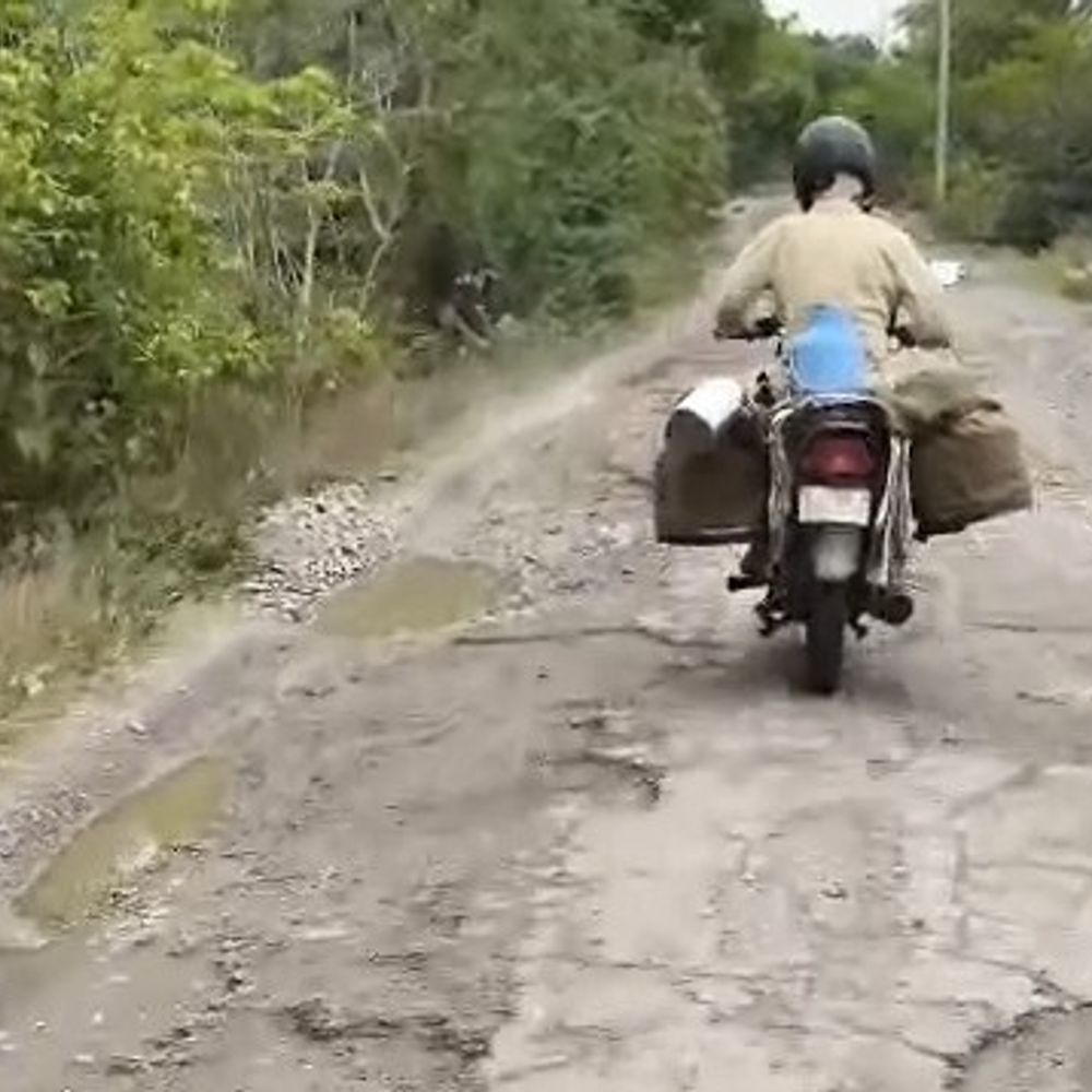 उन्नाव में सड़कें गड्ढों में तब्दील:भतावा पटियारा से माखी तक रोड खस्ताहाल, राहगीरों को आवागमन में भारी परेशानी