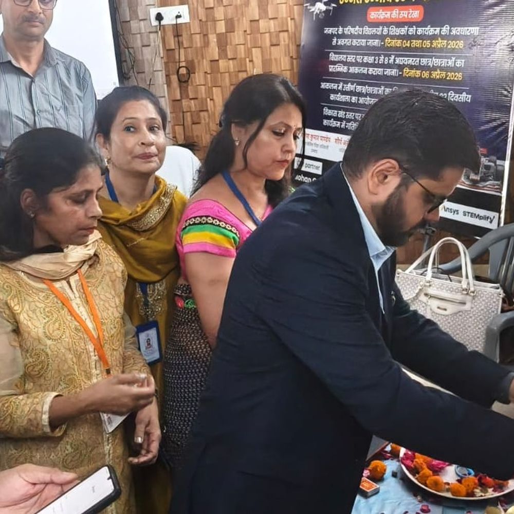 उन्नाव में परिषदीय छात्रों के लिए STEM रेसिंग कार्यक्रम शुरू:F1 कार मॉडल, रोबोटिक्स और AI तकनीक सीख रहे विद्यार्थी