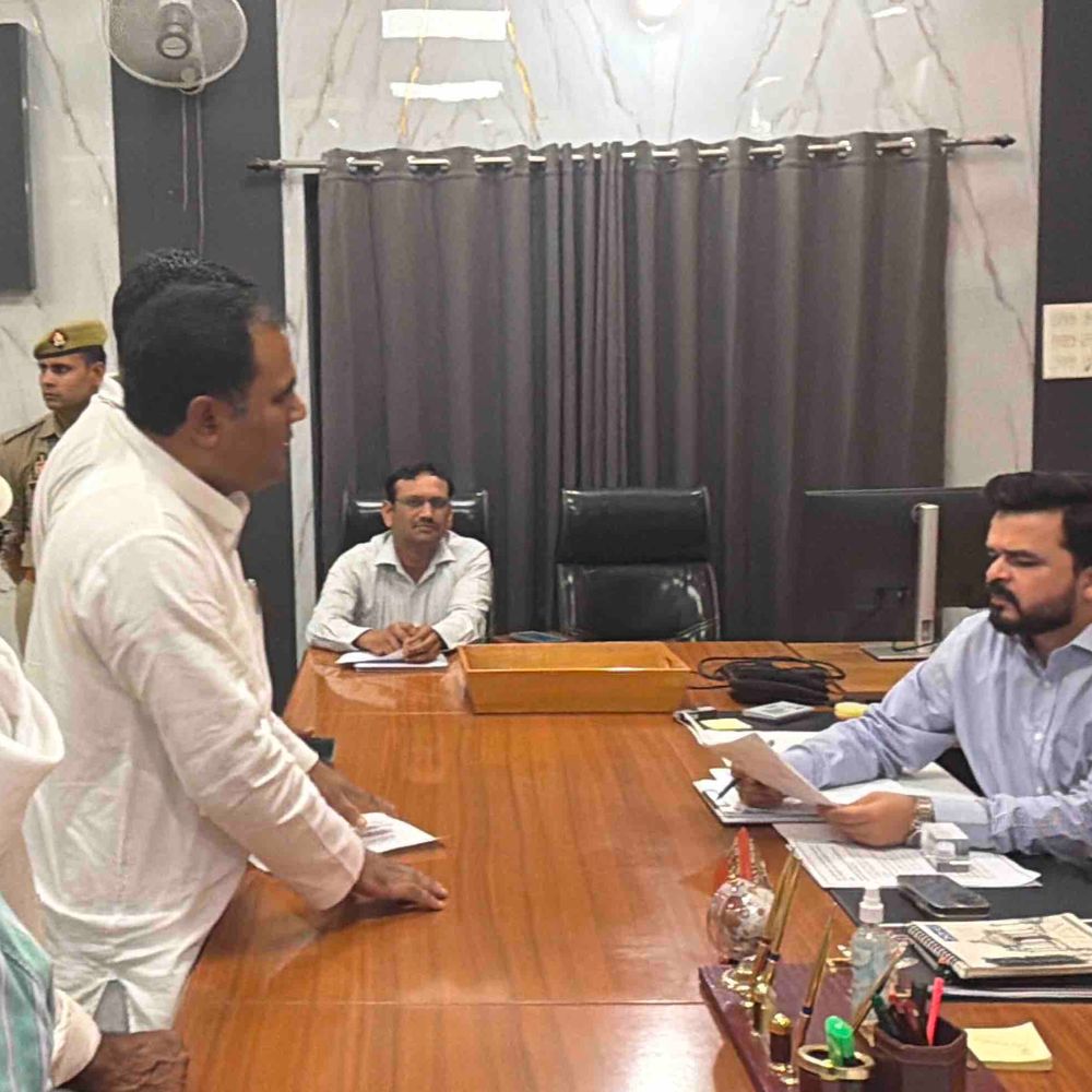 अंडरपास निर्माण से स्वार खुर्द में जलस्तर गिरा:ग्रामीणों के नल सूखे, डीएम ने जांच कमेटी गठित की