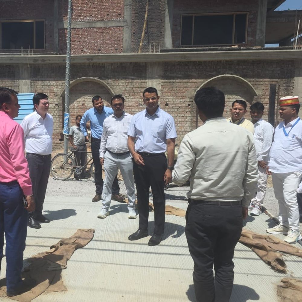 बलरामपुर में विकास कार्यों में ढिलाई पर जीरो टॉलरेंस:DM ने कई स्थलों का किया निरीक्षण, गुणवत्ता-समयसीमा पर सख्त निर्देश