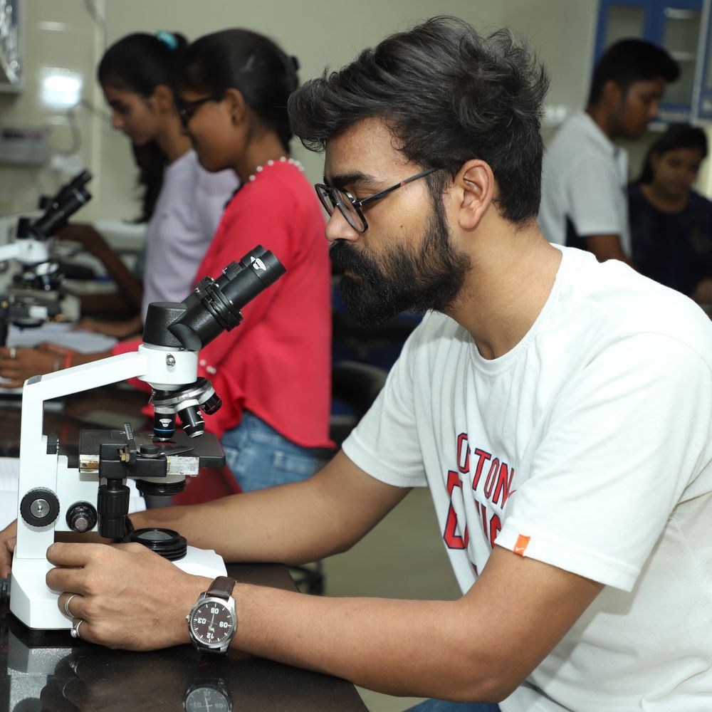 CSJMU के स्कूल ऑफ फार्मास्युटिकल साइंसेज में प्रवेश शुरू:फार्मेसी में करियर का मौका, 100 सीटों पर एंट्रेंस से मिलेगा दाखिला