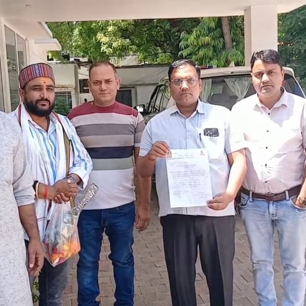 ब्राह्मण समाज पर आपत्तिजनक-पोस्ट करने वाले पर कार्रवाई की मांग:हमीरपुर में ब्राह्मण महासभा ने एसपी को ज्ञापन सौंपा, सामाजिक सौहार्द बिगाड़ने का आरोप