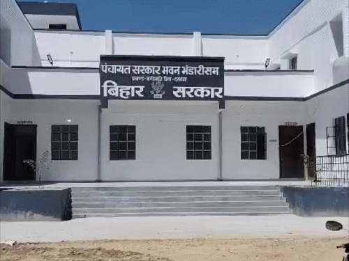 दरभंगा के भंडारीसम पंचायत में विकास कार्यों पर आरोप-प्रत्यारोप:गांव के लोगों ने टेंडर प्रक्रिया, कार्यों की गुणवत्ता पर उठाए सवाल, मुखिया पति बोले- जांच के लिए तैयार हूं