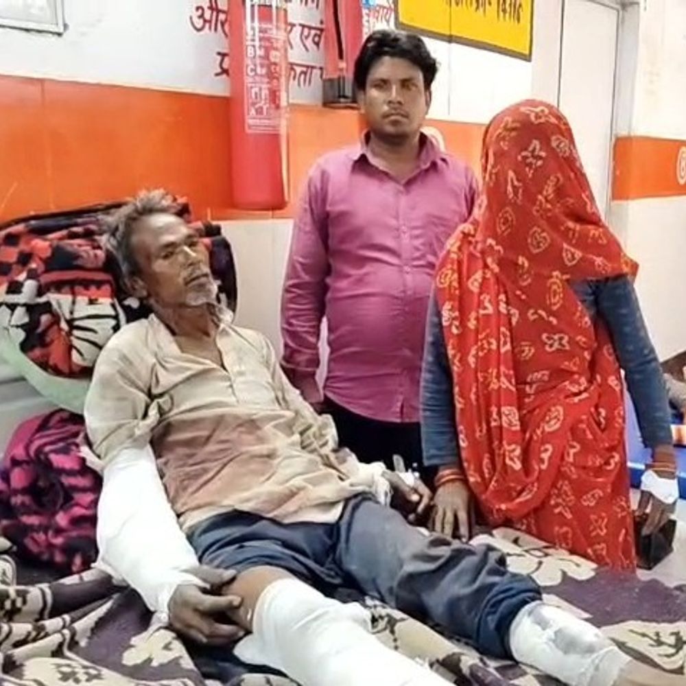 महोबा में उधार मछली न देने पर ससुर-बहू को पीटा:दबंगों ने लाठी-डंडों से मारा, गंभीर हालत में जिला अस्पताल में भर्ती