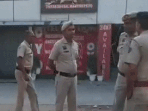 फरीदाबाद में होटल के बाहर युवक को चाकू मारे:दोस्त से मिलने के लिए गया था, मौत हुई, एक को पुलिस ने पकड़ा