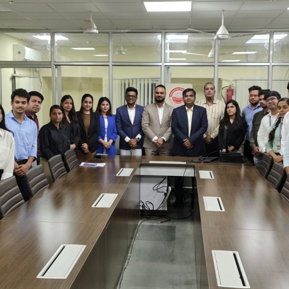 एक दिन, 3 कंपनियां और 63 नौकरियां:कानपुर यूनिवर्सिटी में कैंपस प्लेसमेंट की हैट्रिक; जुबिलेंट फूड ने 38 छात्रों को दिए ऑफर लेटर