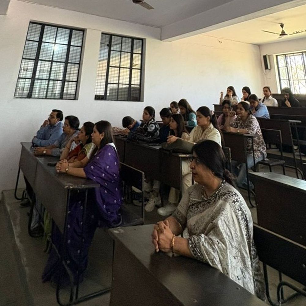 महाविद्यालय में मिशन शक्ति के तहत कार्यक्रम आयोजित:छात्राओं को स्वरोजगार और उद्यमशीलता के लिए जागरूक किया गया