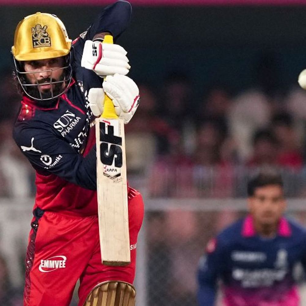 IPL में बेंगलुरु ने राजस्थान को 202 का टारगेट दिया:कप्तान पाटीदार की फिफ्टी, कोहली ने 16 बॉल पर 32 रन बनाए