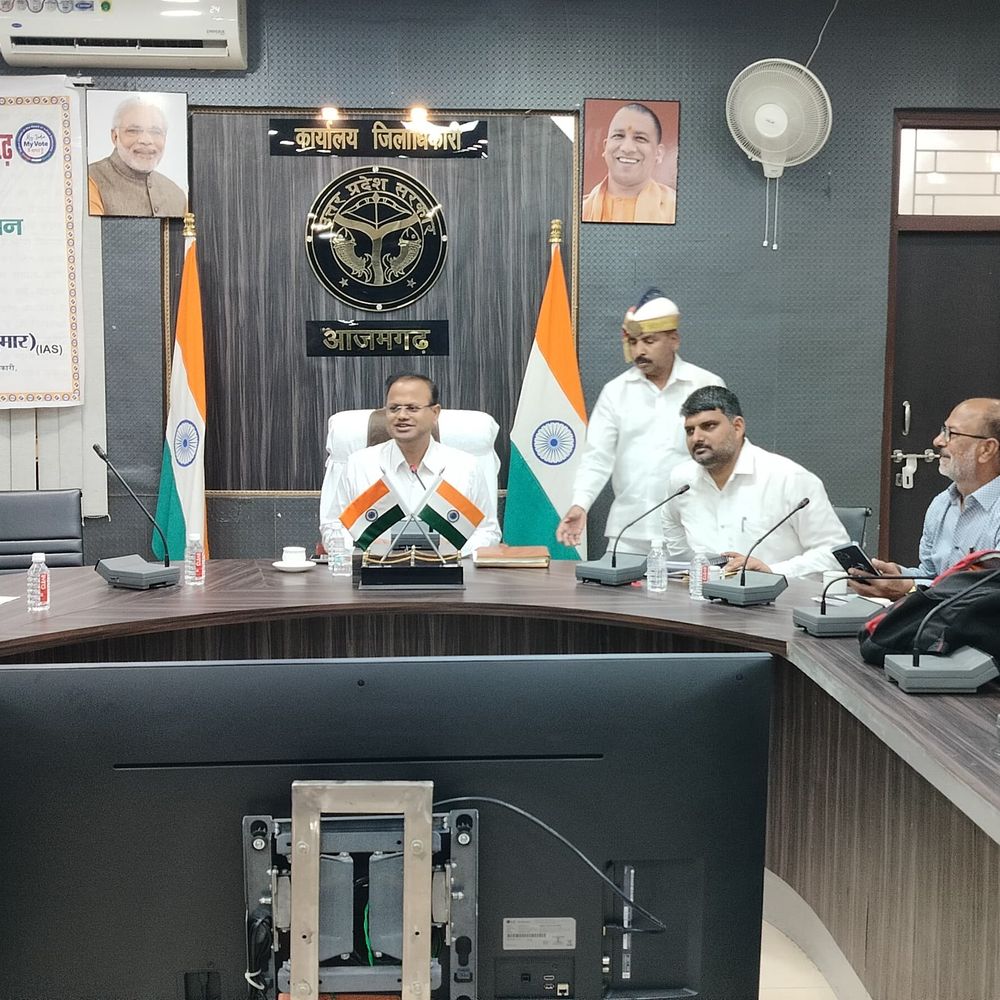 आजमगढ़ में अंतिम मतदाता सूची का प्रकाशन:2015118 मतदाता बढ़े, बढ़ने वालों में बड़ी संख्या में युवा मतदाता, मतदेय स्थलों पर लगी लिस्ट