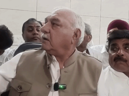 करनाल मंडी में पहुंचे पूर्व सीएम भूपेंद्र सिंह हुड्‌डा:  बोले,भाजपा राज में बढ़े घोटाले: भूपेंद्र सिंह हुड्डा,हरियाणा कर्ज और कानून व्यवस्था में पिछड़ा – Karnal News