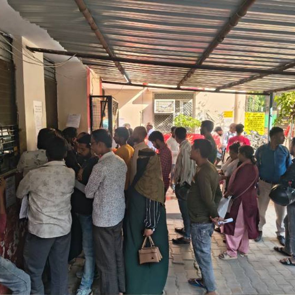 लखनऊ में कटे बिजली कनेक्शन:बिजली उपकेंद्रों पर परेशान हुए लोगों ने किया विरोध,विभाग ने अभियान चलाकर चोरी पर की FIR