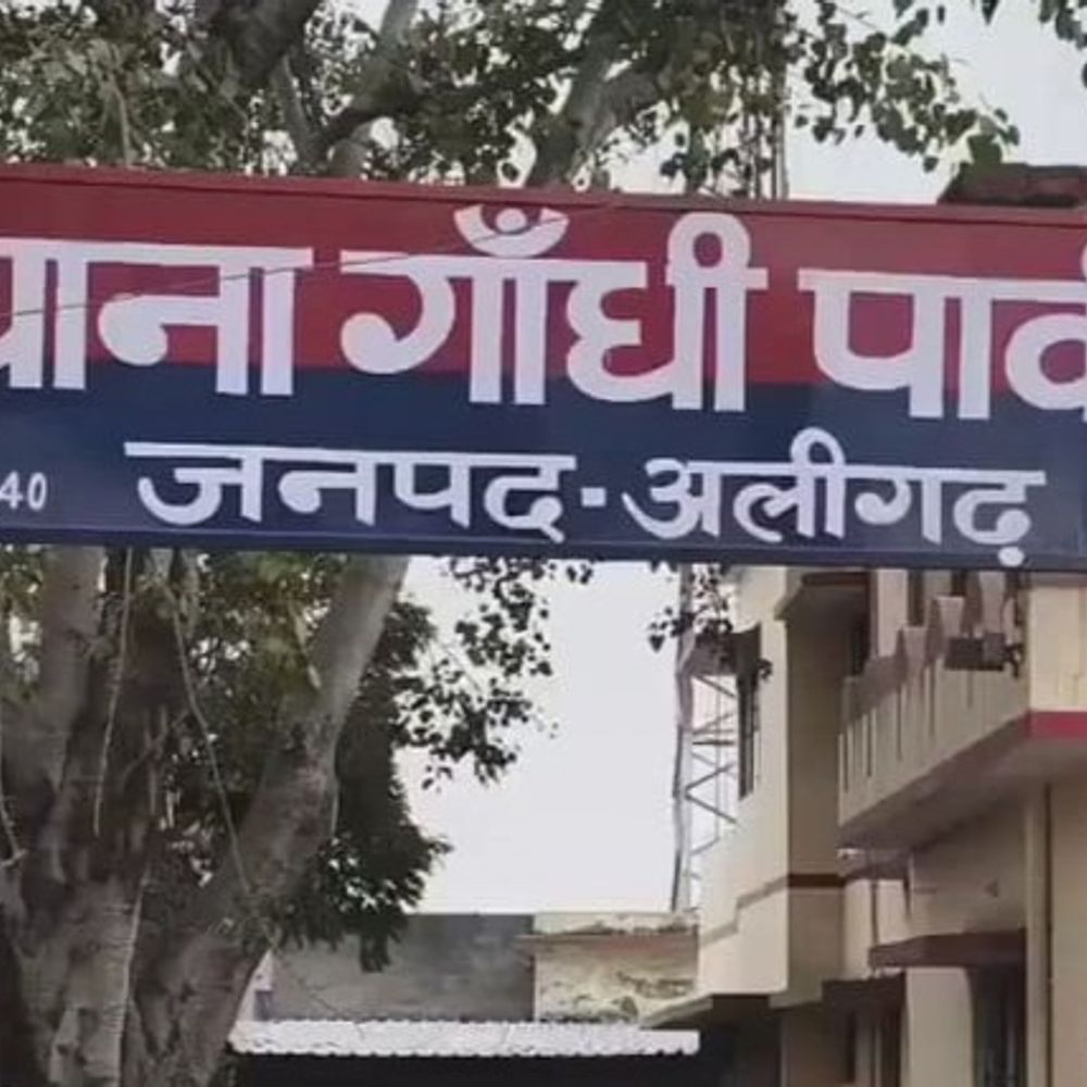 अलीगढ़ में बच्चे की हत्या कर शव गड्‌ढे में दबाया:गांधीपार्क के ज्वालागढ़ में शाम को खेलने निकला था, सिर पर किया गया वार