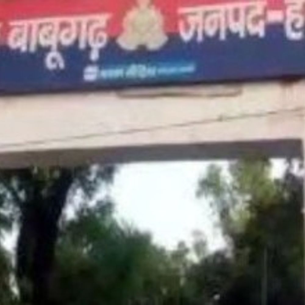 हापुड़ में बाइक डिवाइडर से टकराई:उपैड़ा फ्लाईओवर पर व्यक्ति की मौत, पुलिस ने परिजनों को दी सूचना