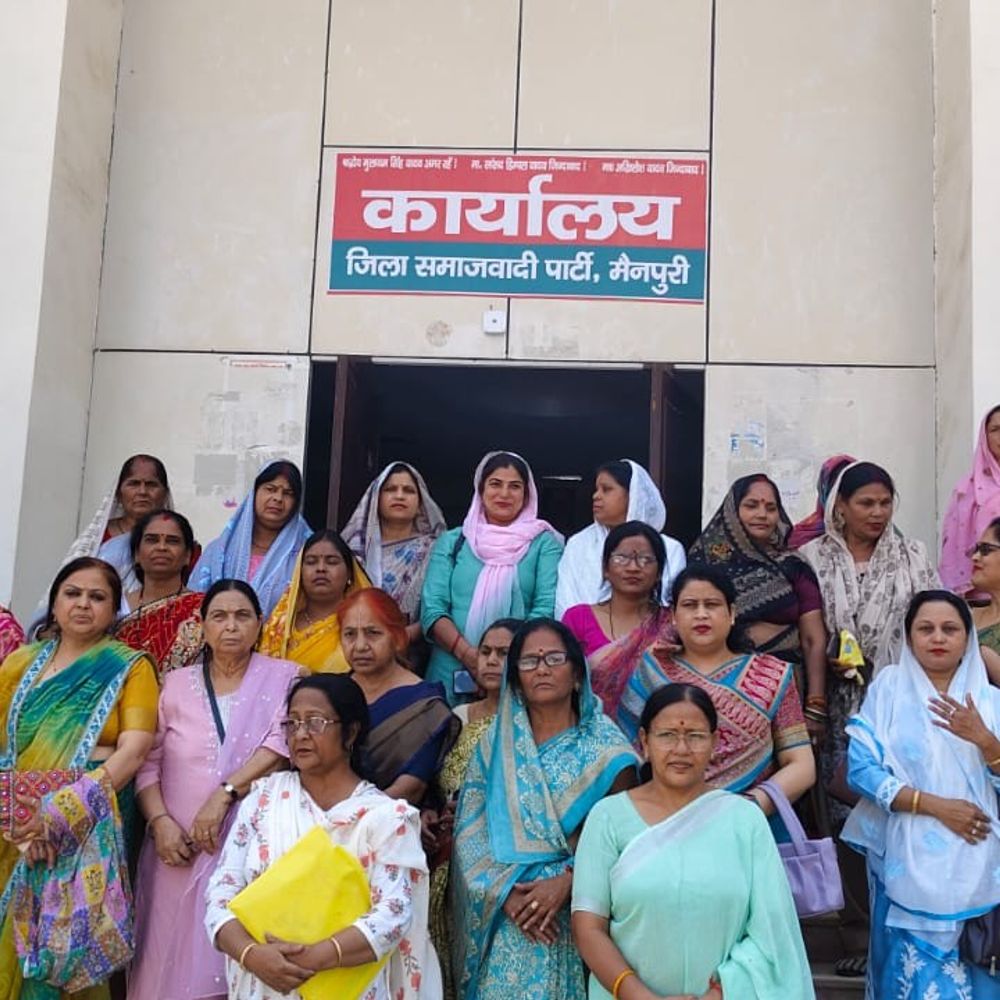 मैनपुरी महिला सभा की मासिक बैठक संपन्न:2027 चुनाव की रणनीति पर चर्चा, पार्टी नीतियों से कराया अवगत