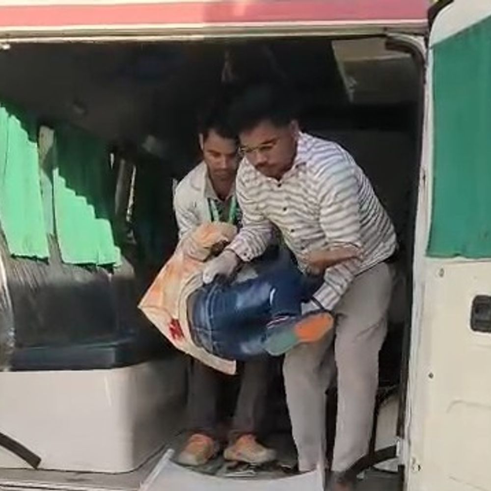 पीलीभीत में सड़क हादसे में युवक की मौत:बहन की शादी का कार्ड देने जा रहा था, मां-भाई गंभीर रूप से घायल