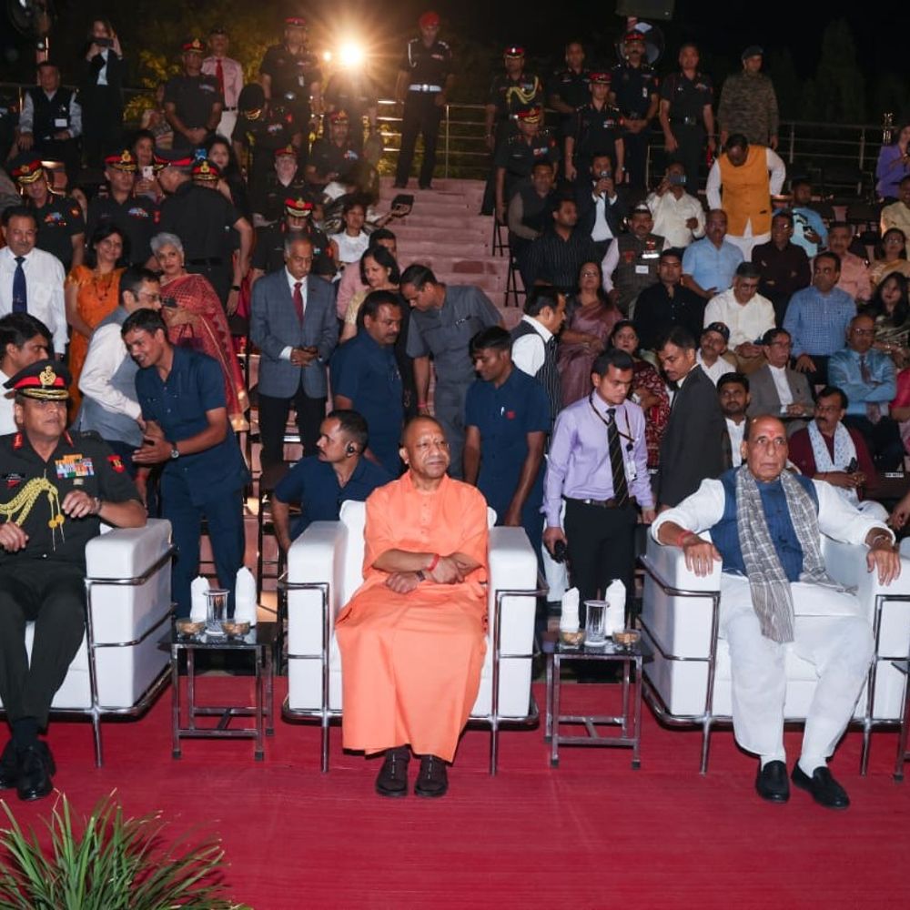 लखनऊ में सेना के स्मृतिका युद्ध स्मारक पर लेज़र-लाइट शो:राजनाथ सिंह ने किया उद्घाटन, जल्द आम जनता के लिए खुलेगा शो