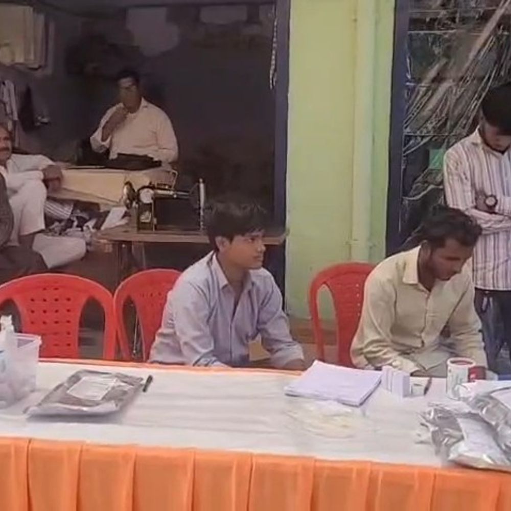 सहारनपुर के तीतरों में लगाया कथित ब्लड डोनेशन कैंप:सर्टिफिकेट का लालच देकर बुलाए गए थे डोनर, पूछताछ करने पर भागे