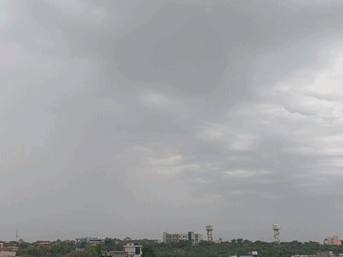 मौसम बदलने से बैशाख में सर्दी का एहसास:रात के तापमान में गिरावट, न्यूनतम 15 डिग्री पर आया, दिन में तेज धूप का असर