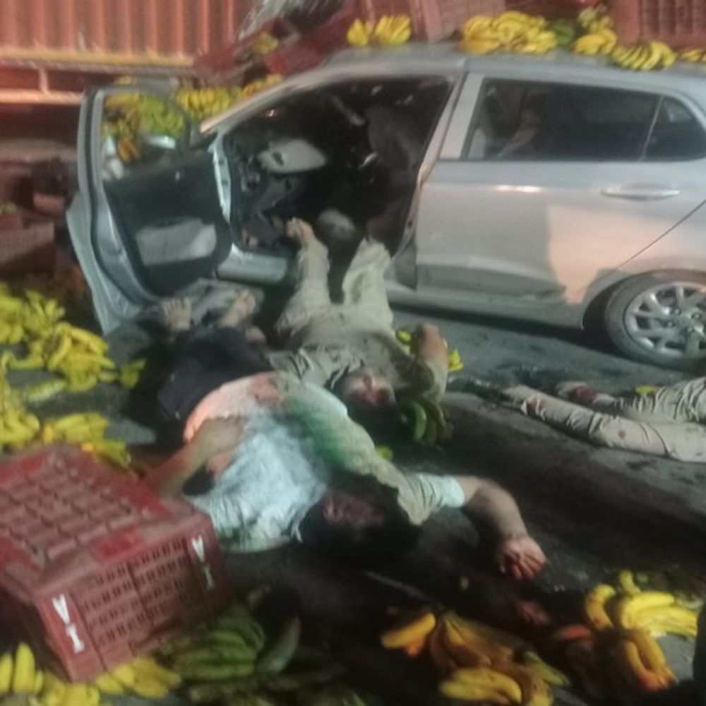 शाहजहांपुर में पिकअप-कार की टक्कर:तीन पुलिसकर्मी घायल, खाना खाने जा रहे थे, मेडिकल कॉलेज में भर्ती