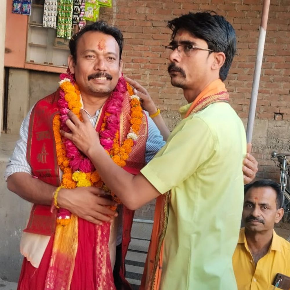 राष्ट्रीय अधिकार मोर्चा अध्यक्ष अलंकार अग्निहोत्री का स्वागत:औरैया के जालौन चौराहे पर कार्यकर्ताओं ने किया अभिनंदन