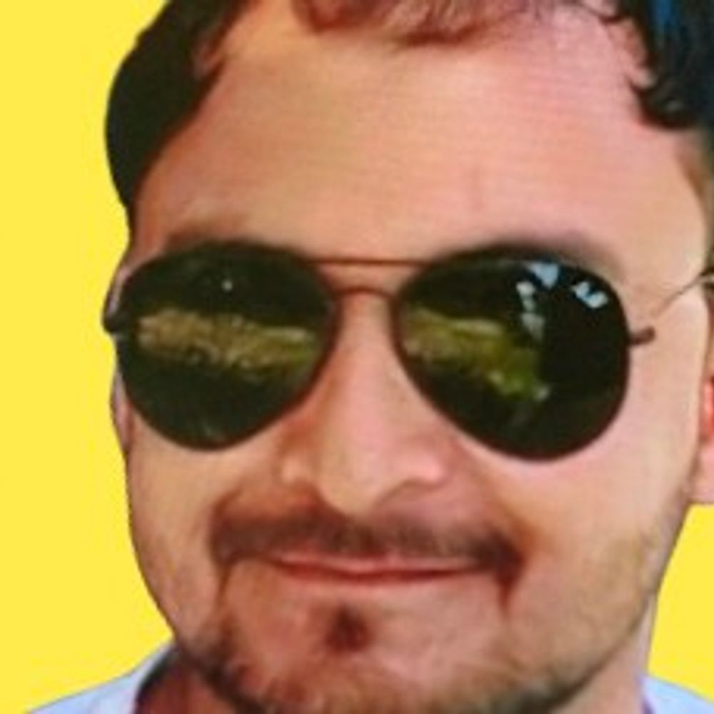 हरदोई में टायर फटने से पिकअप पलटी, सब्जी व्यापारी घायल:जगदीशपुर चौराहे के पास हादसा, तेज रफ्तार के कारण दुर्घटना