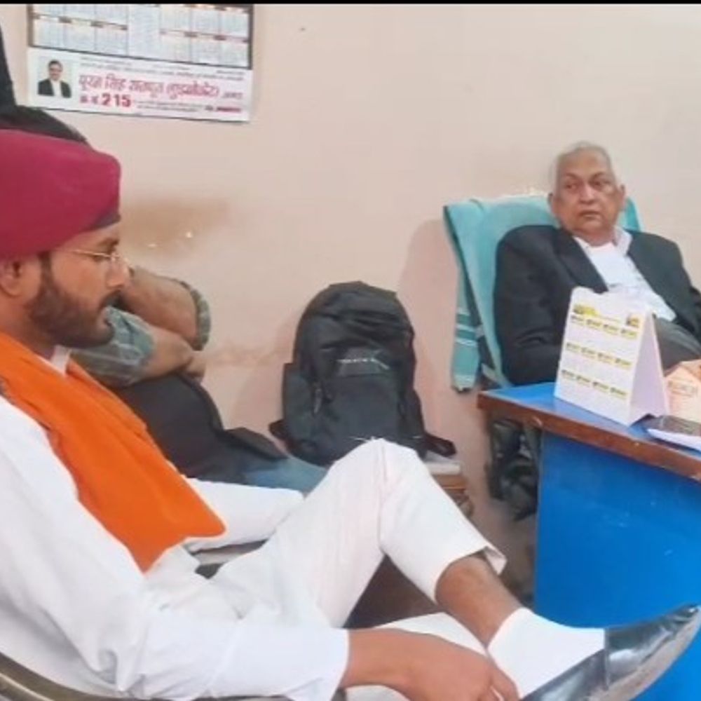 आगरा एमजी रोड पर बनी मजार का विवाद पहुंचा कोर्ट:अदालत ने अधिकारियों को भेजा समन, योगी यूथ ब्रिगेड ने उठाई थी ध्वस्तीकरण की मांग