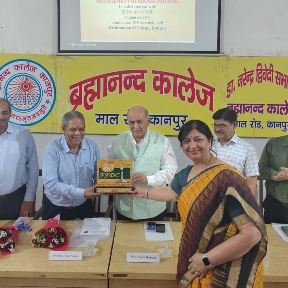 ​नौकरी मांगने के बजाय अब युवा देंगे नौकरी:बीएनडी कॉलेज में छात्रों को मिला 'जॉब क्रिएटर' बनने का मंत्र, सुगंध उद्योग में स्टार्टअप के गुर सीखे