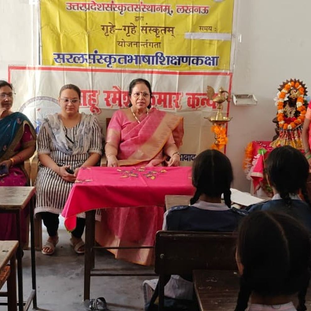 मुरादाबाद में 'गृहे गृहे संस्कृतम्' शिविर शुरू:छात्राओं को सरल संस्कृत सिखाने के लिए 12 दिवसीय प्रशिक्षण
