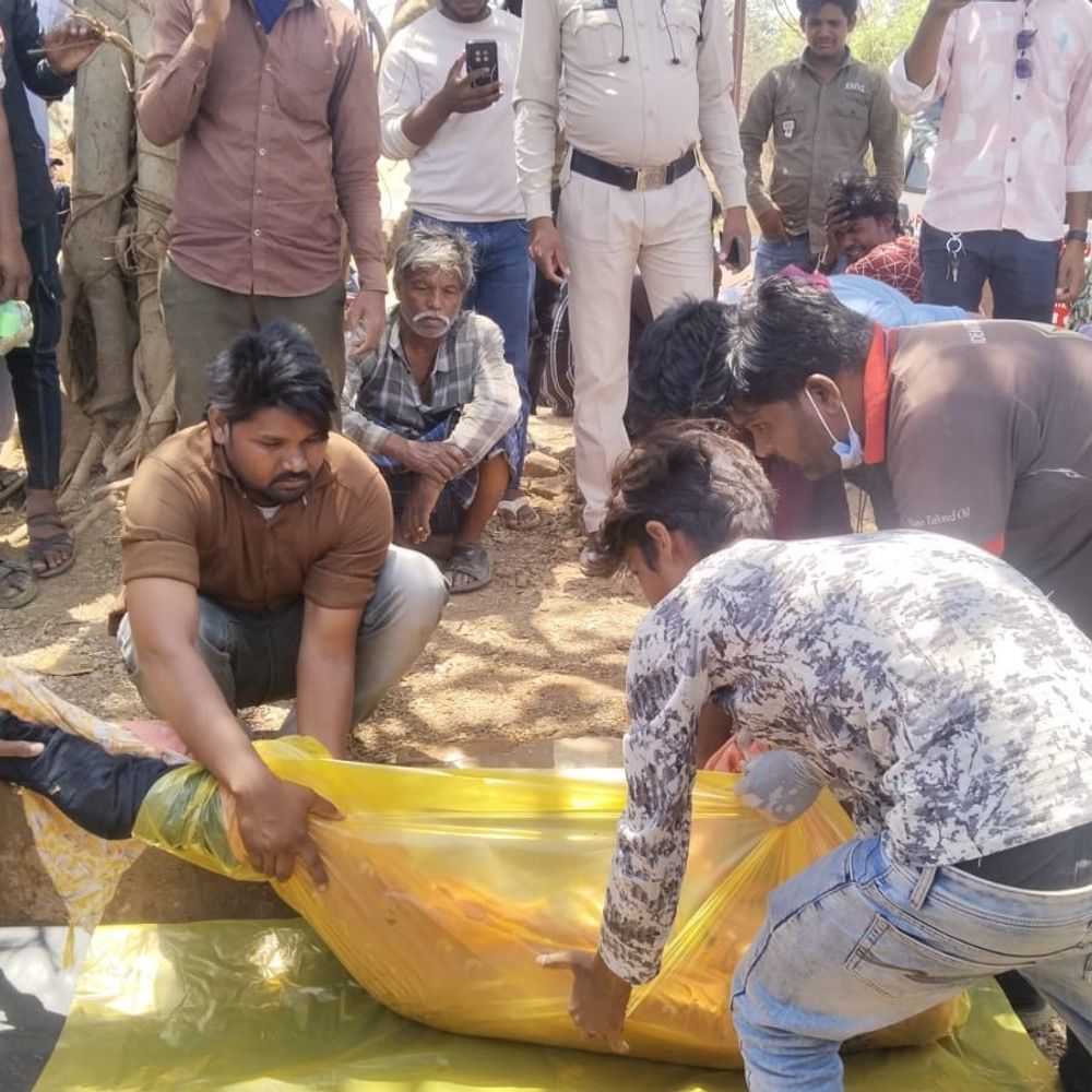 धमतरी में महानदी नहर में डूबे नाबालिग का शव मिला:  नवनिर्मित पुल के नीचे फंसा मिला, 20 घंटे बाद गोताखोरों ने निकाला – Dhamtari News