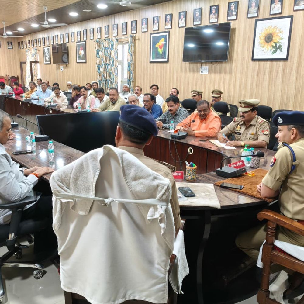 रामपुर एसपी ने व्यापारियों संग पहली बैठक की:समस्याएं सुनीं, सुरक्षा बढ़ाने और सीसीटीवी लगाने के निर्देश दिए