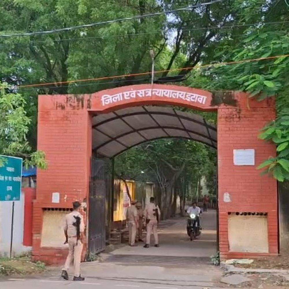 मोबाइल लूटने में तीन को 10 साल की सजा:दो अन्य को भी सजा, एक आरोपी फरार