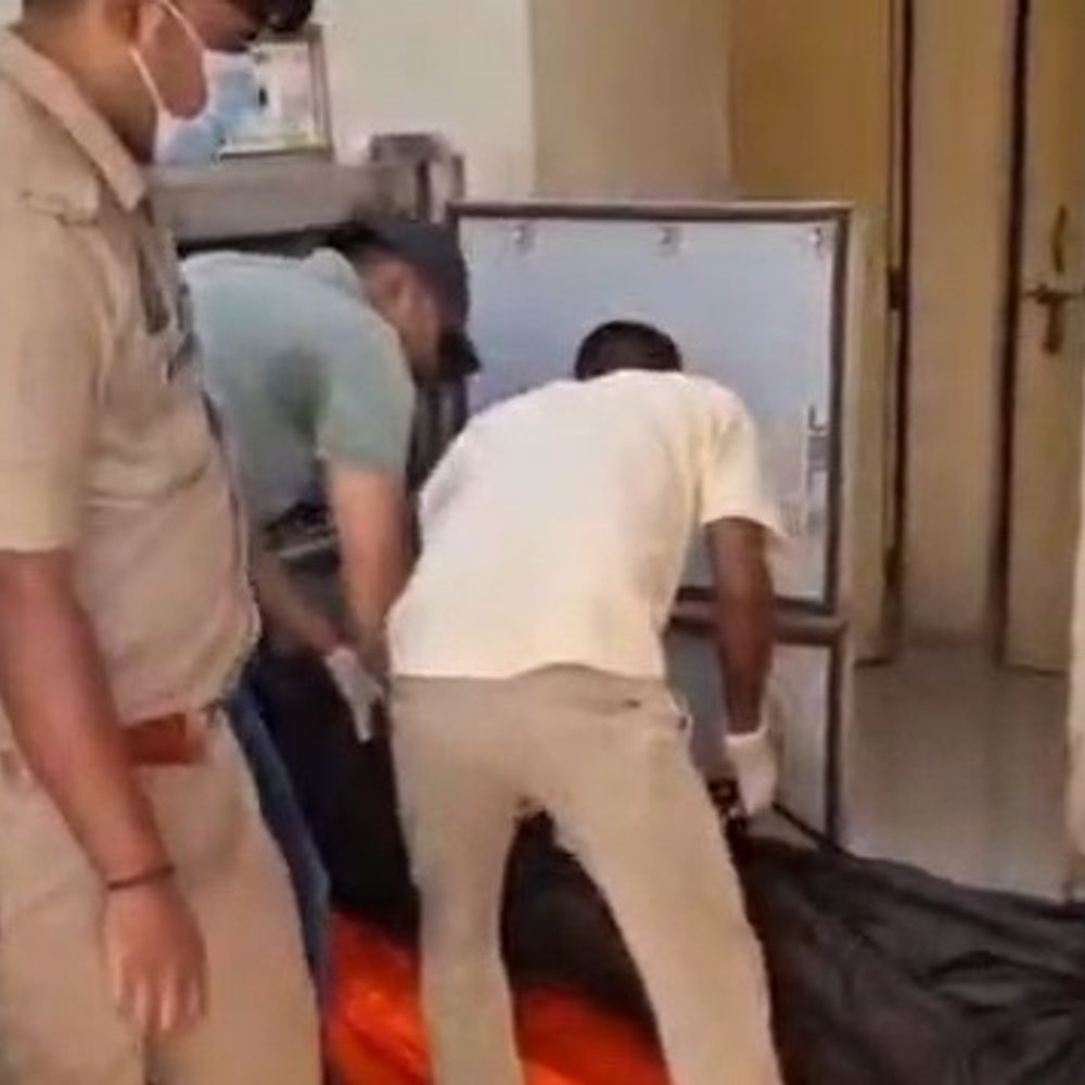 गाजीपुर गंगा नदी में अज्ञात व्यक्ति का शव मिला:नाक से झाग निकल रहा, पुलिस हर पहलू से कर रही जांच