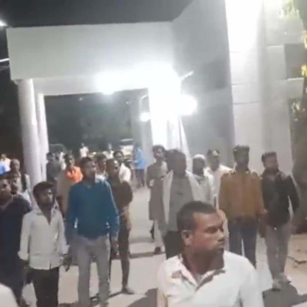 बहराइच किशोरी ने फांसी लगाकर दी जान:कुंडे पर फंदे से लटका मिला शव, डॉक्टरों ने की मौत की पुष्टि