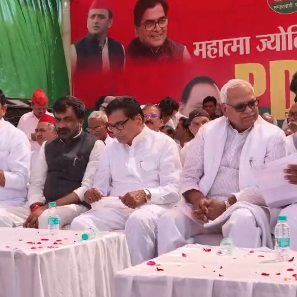 रामगोपाल यादव बोले- भाजपा से मुक्ति जरूरी:फिरोजाबाद में सपा ने ज्योतिबा फुले जयंती मनाई, कई विधायक शामिल हुए