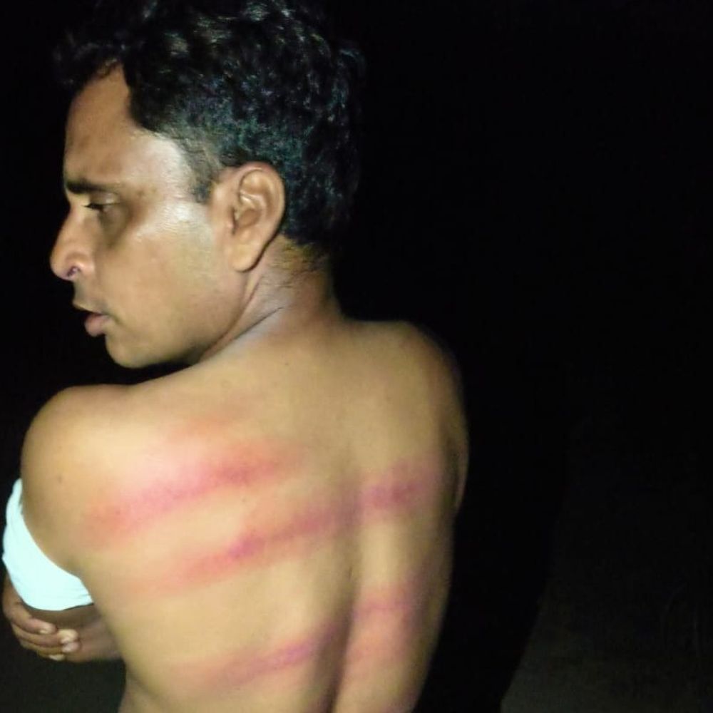 हमीरपुर में ट्रक ड्राइवर की बेरहमी से पिटाई:तीन लोगों ने डंडे और बेल्ट से पीटा, गाली गलौज की