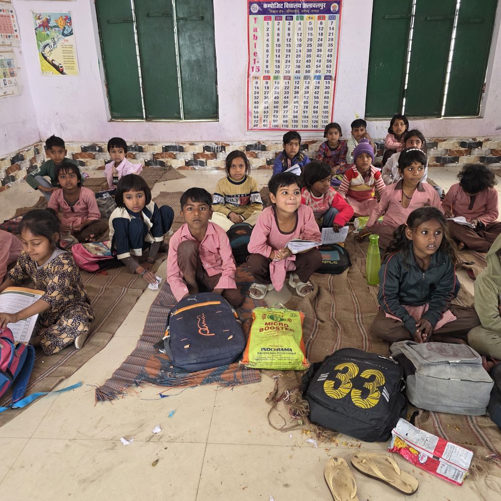 संभल में वार्षिक रिपोर्ट कार्ड सफेद सादा कागज पर बटा:अभिभावकों की नाराजगी, गुणवत्ता पर सवाल; बीएसए ने जांच समिति बनाई