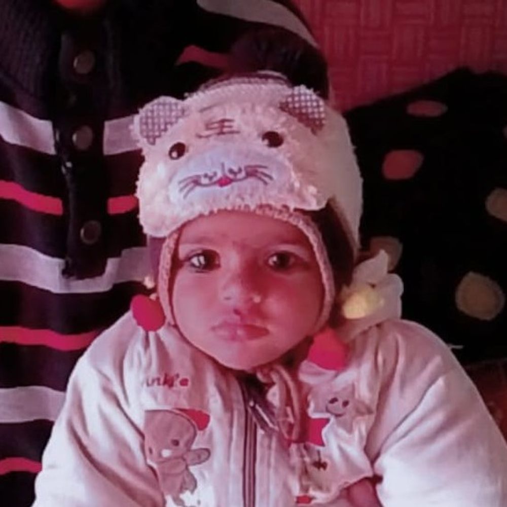 अज्ञात वाहन की टक्कर से दो वर्षीय बच्ची की मौत:कानपुर देहात में घर के बाहर खेल रही थी, पुलिस ने शव पोस्टमार्टम को भेजा