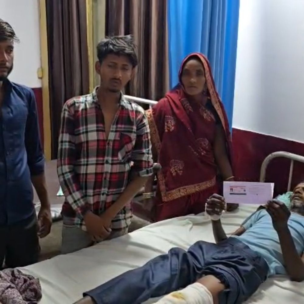 फतेहपुर जिला अस्पताल में मरीज से वसूली का आरोप:आयुष्मान कार्ड होने के बावजूद ऑपरेशन के लिए मांगे पैसे